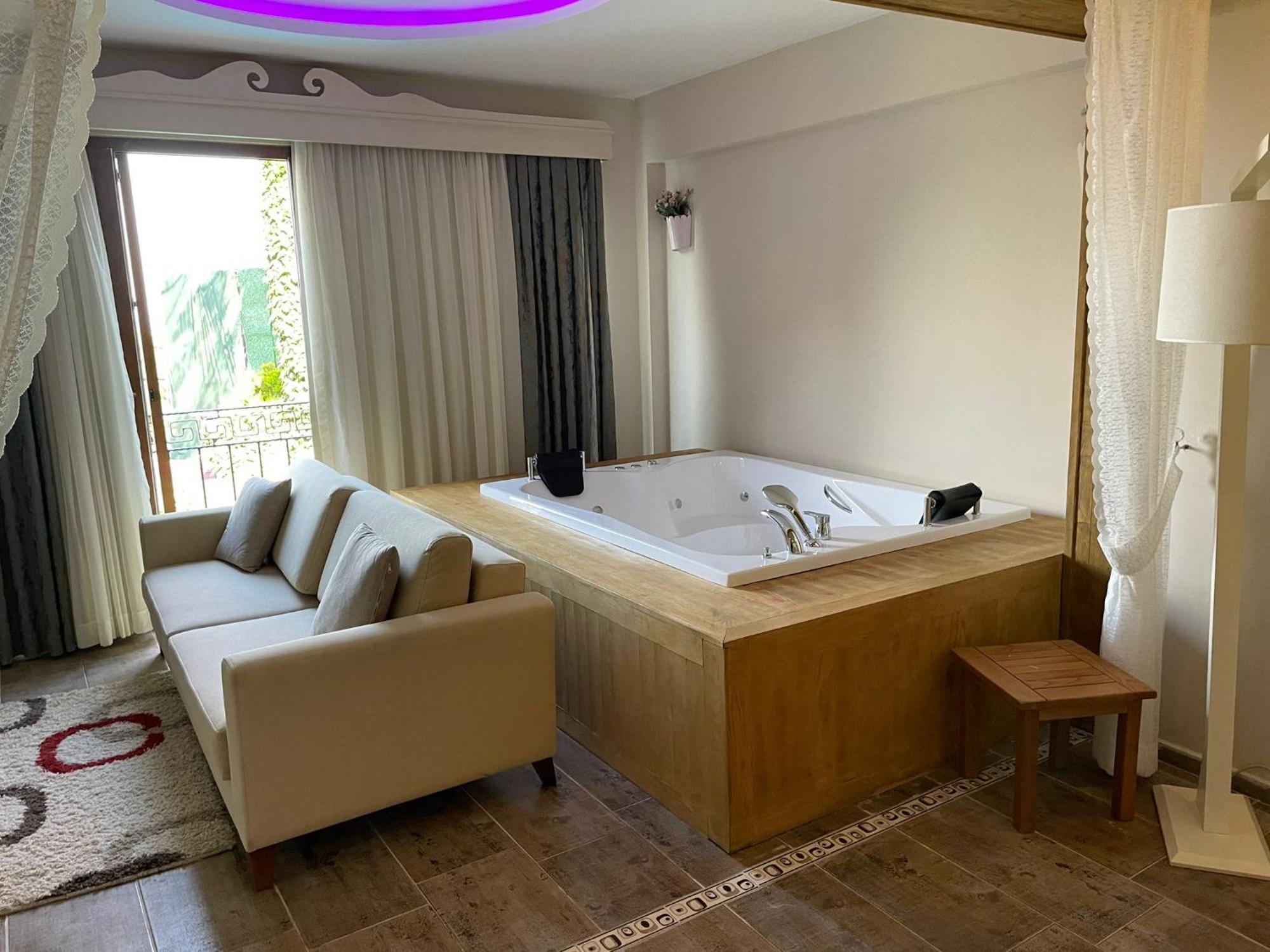 Alya Villa Butik Hotel 图兰克 外观 照片