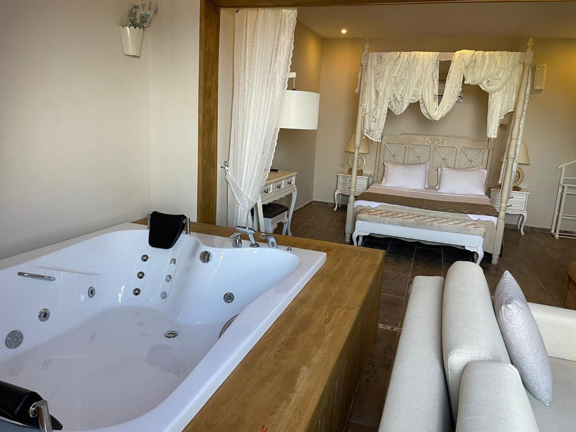 Alya Villa Butik Hotel 图兰克 外观 照片