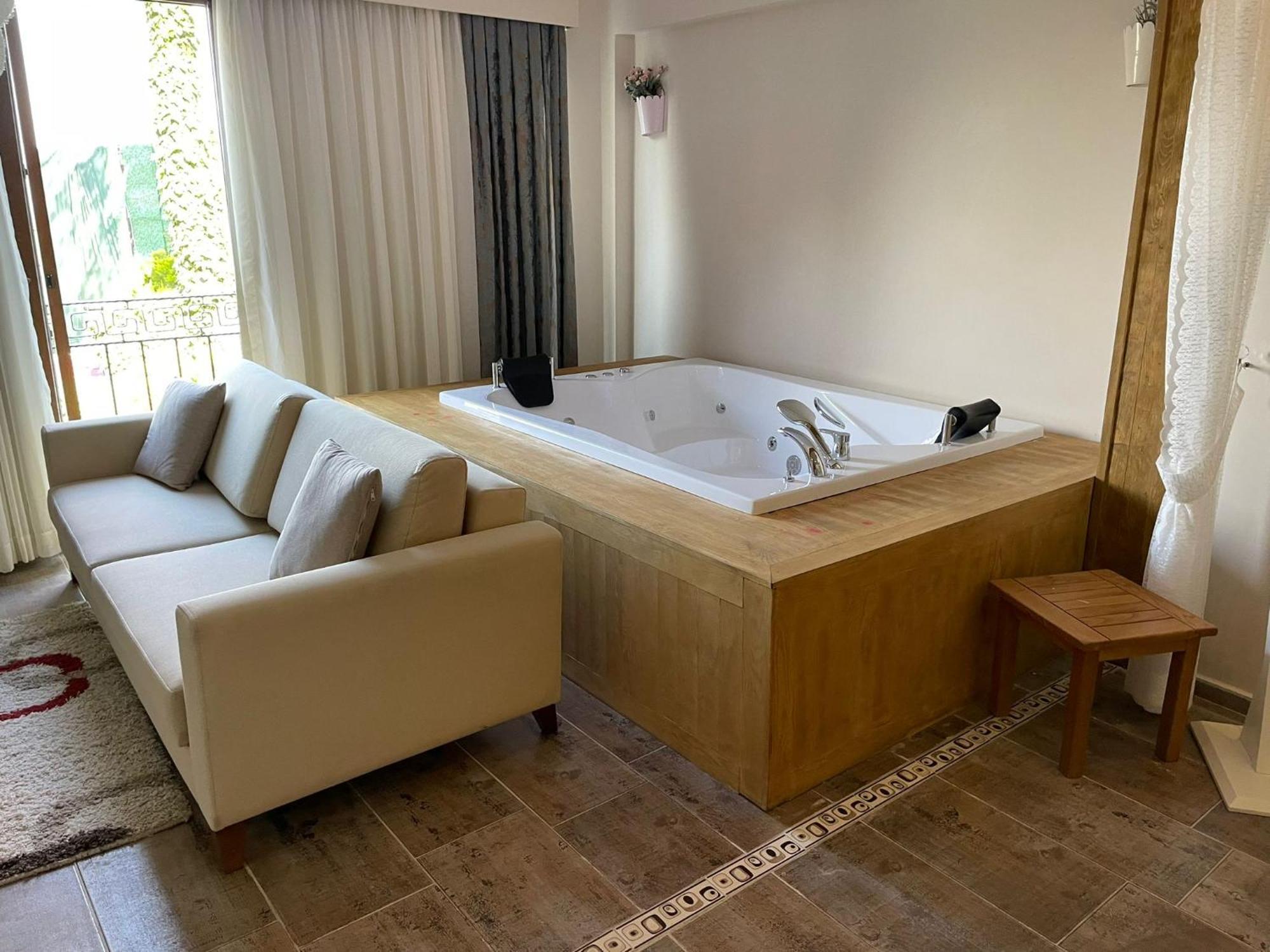 Alya Villa Butik Hotel 图兰克 外观 照片